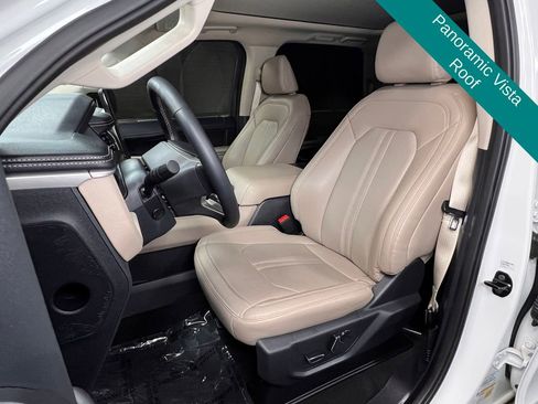 Used 2024 Ford Expedition Limited AWD/4WD image 4