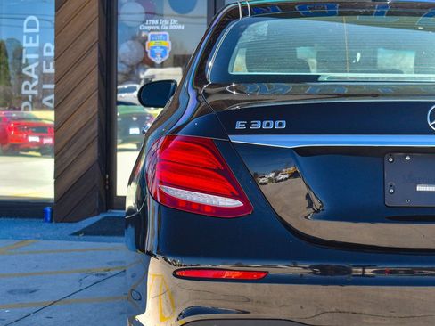 Used 2019 Mercedes-Benz E 300 4MATIC w/ Convenience Package image 13