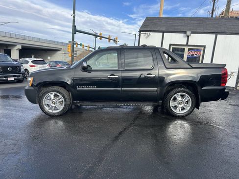 Used 2009 Chevrolet Avalanche LTZ AWD/4WD image 4