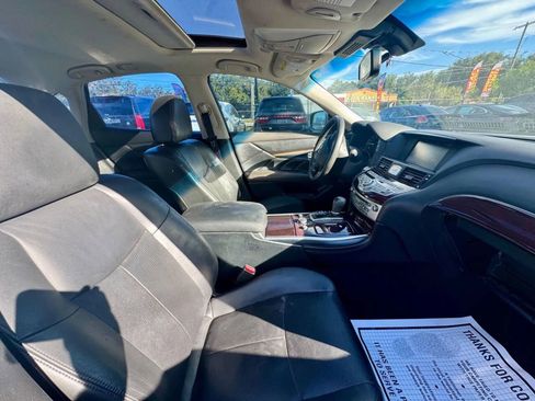 Used 2018 INFINITI Q70 Luxe image 23