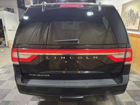 Used 2017 Lincoln Navigator Reserve image 4