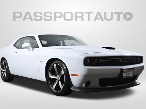 Used 2019 Dodge Challenger R/T w/ Driver Convenience Group image 3