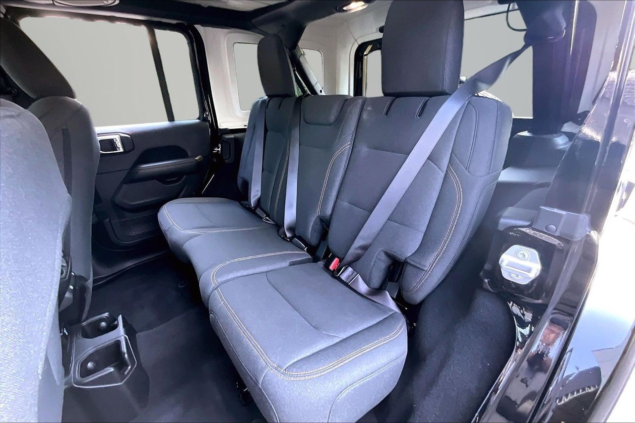 Certified 2026 Jeep Wrangler Unlimited Sahara AWD/4WD image 20