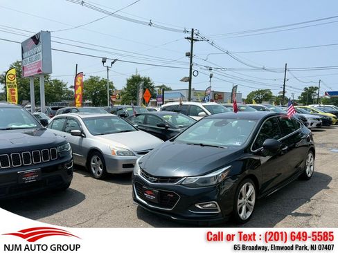 Used 2017 Chevrolet Cruze Premier FWD image 3