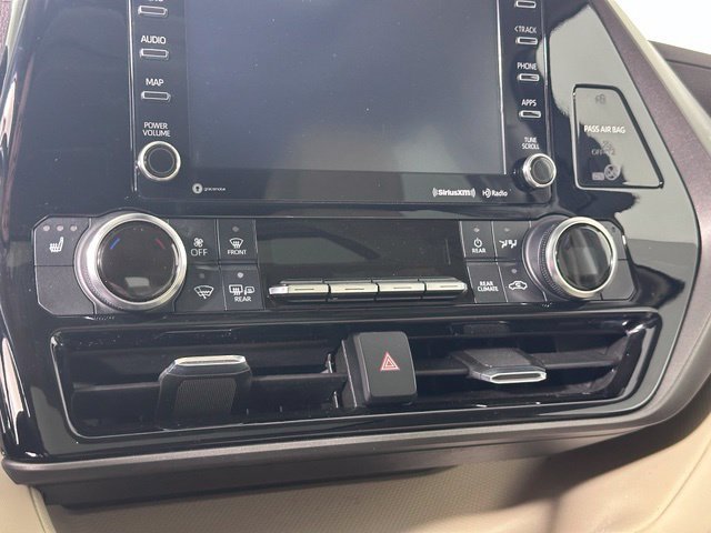 Used 2022 Toyota Highlander XLE AWD/4WD image 18