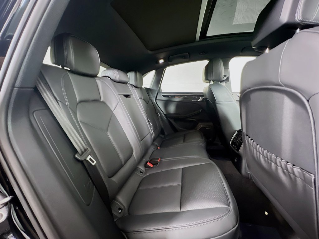 Certified 2026 Porsche Macan AWD/4WD image 29