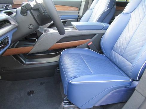 New 2026 Cadillac Vistiq Premium Luxury image 16