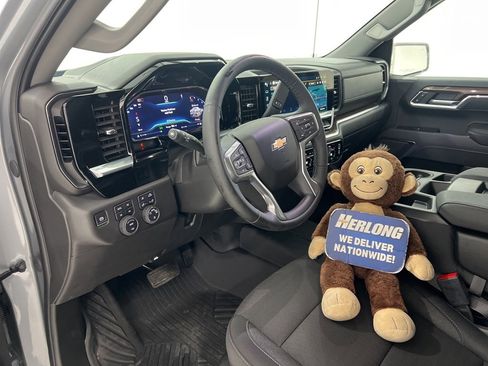 Used 2025 Chevrolet Silverado 1500 LT image 9