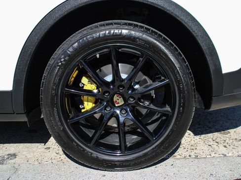 Used 2019 Porsche Cayenne image 12