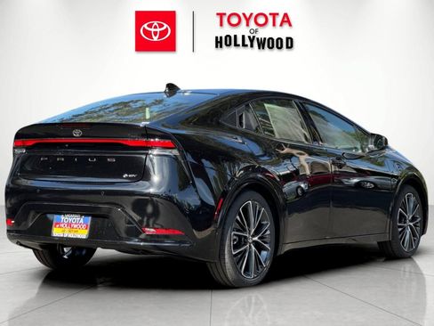 New 2027 Toyota Prius XLE FWD image 4