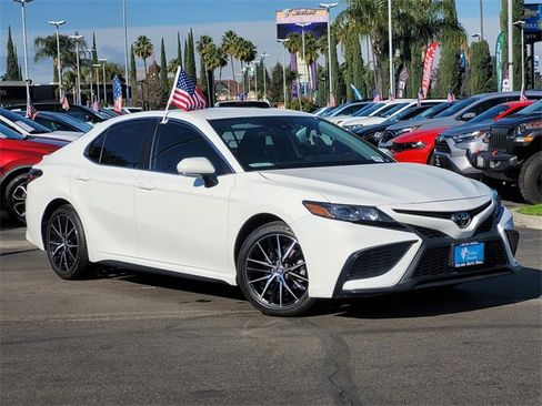 Used 2024 Toyota Camry SE image 2