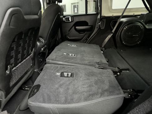 Used 2022 Jeep Wrangler Unlimited Rubicon image 26