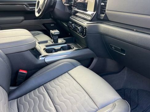 Used 2024 Chevrolet Silverado 1500 ZR2 w/ Technology Package image 19