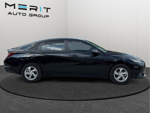 Used 2022 Hyundai Elantra SE FWD image 10