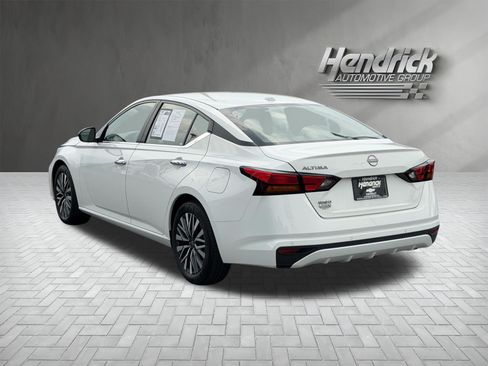 Used 2025 Nissan Altima 2.5 SV FWD image 8