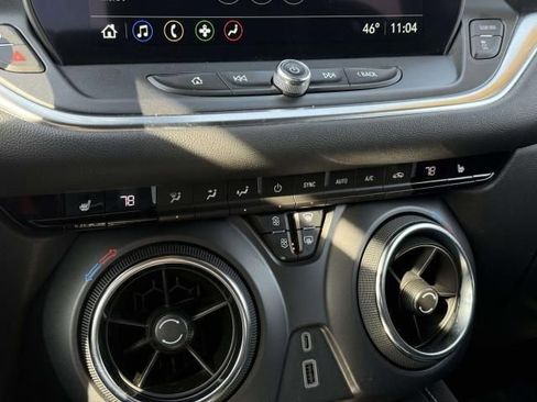 Used 2025 Chevrolet Blazer LT image 25