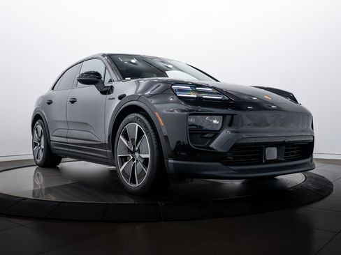 New 2026 Porsche Macan 4 Electric AWD/4WD image 9