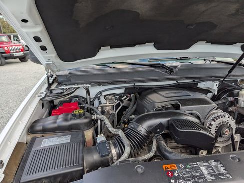 Used 2014 Chevrolet Suburban LS w/ All-Star Edition image 26