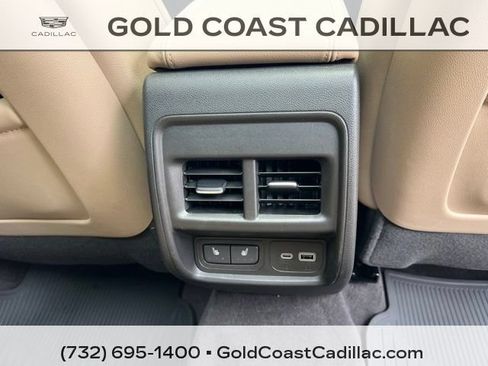 Certified 2024 Cadillac XT4 Luxury w/ Cold Weather Package FWD image 9