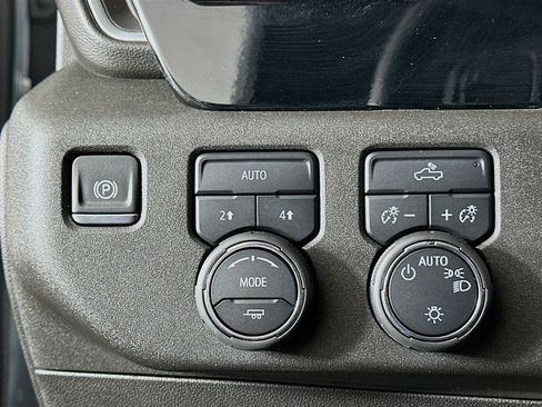 Used 2024 Chevrolet Silverado 1500 LT image 16