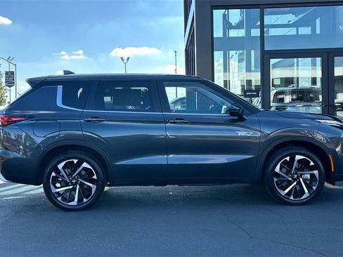 New 2025 Mitsubishi Outlander SE image 4