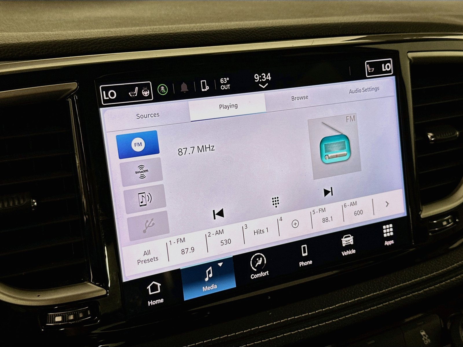 Used 2023 Chrysler Pacifica Touring-L FWD image 15