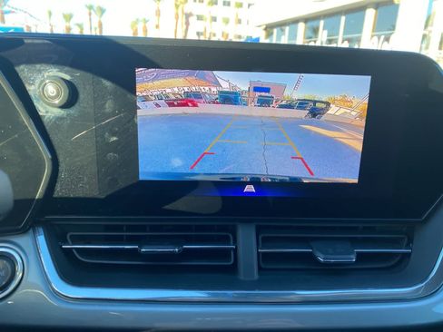 Used 2025 Chevrolet Trax LT image 16