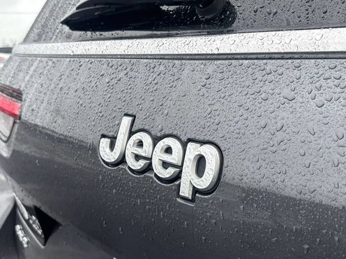 Used 2024 Jeep Grand Cherokee L Limited w/ Luxury Tech Group II AWD/4WD image 39