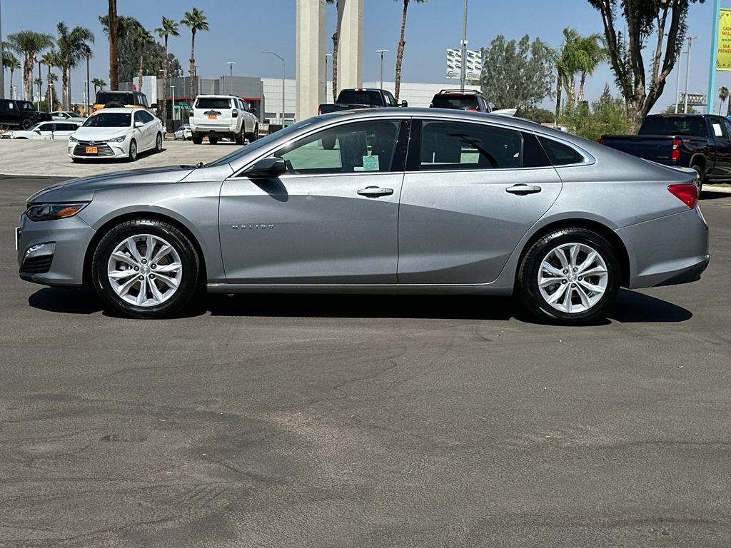 Used 2024 Chevrolet Malibu LT FWD image 2