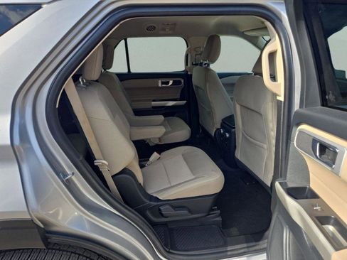 Used 2022 Ford Explorer XLT image 26