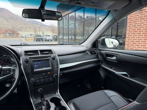 Used 2016 Toyota Camry SE FWD image 25