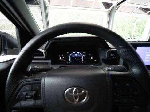 Used 2025 Toyota Tacoma SR AWD/4WD image 15