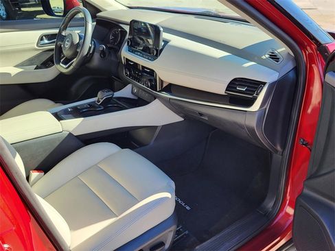 Used 2023 Nissan Rogue SL w/ SL Premium Package image 9