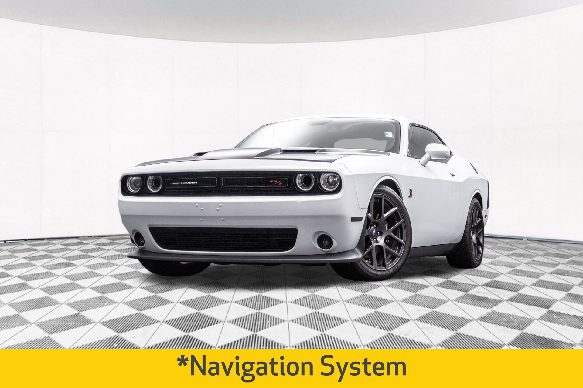 Used 2018 Dodge Challenger R/T Scat Pack w/ Leather Interior Group RWD image 2