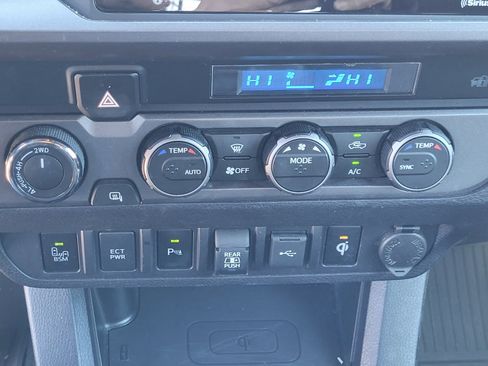 Used 2021 Toyota Tacoma TRD Sport w/ Technology Package image 31