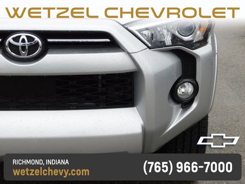 Used 2020 Toyota 4Runner SR5 AWD/4WD image 5