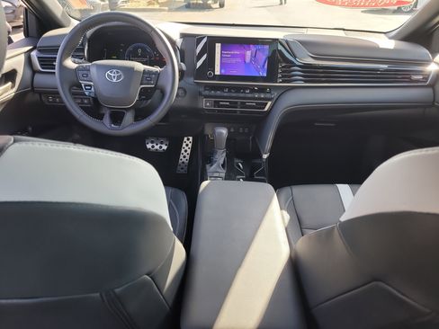 Used 2025 Toyota Camry SE FWD image 14