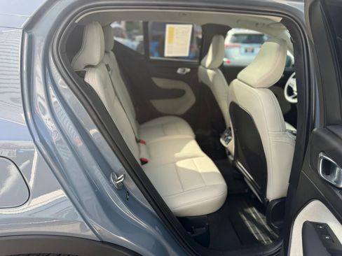 Used 2022 Volvo XC40 T5 Momentum w/ Premium Package AWD/4WD image 33