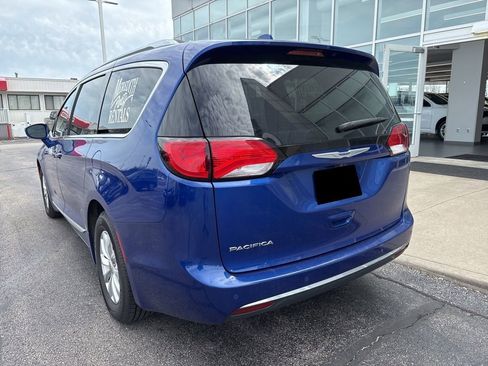Certified 2018 Chrysler Pacifica Touring-L image 3