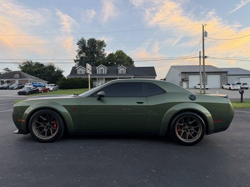Used 2019 Dodge Challenger SRT Hellcat w/ Widebody Package RWD image 3