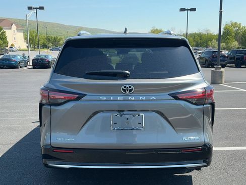 New 2026 Toyota Sienna Platinum AWD/4WD image 4