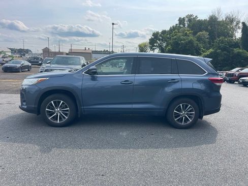 Used 2017 Toyota Highlander XLE AWD/4WD image 2