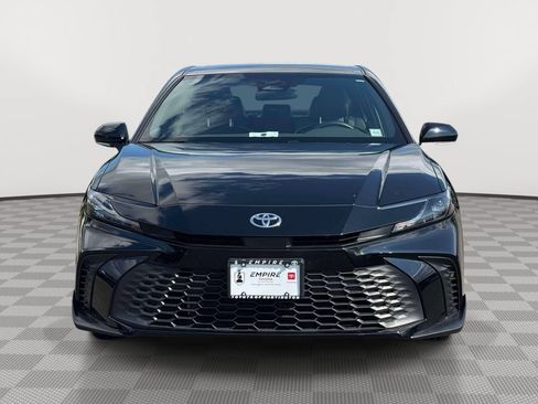 Used 2025 Toyota Camry SE AWD/4WD image 2