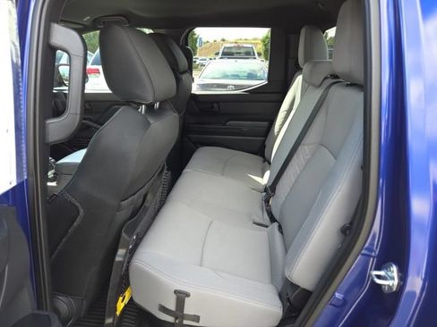 Used 2025 Toyota Tacoma SR5 AWD/4WD image 17