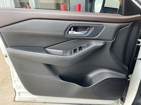 Certified 2023 Nissan Rogue SV w/ SV Premium B Package FWD image 9