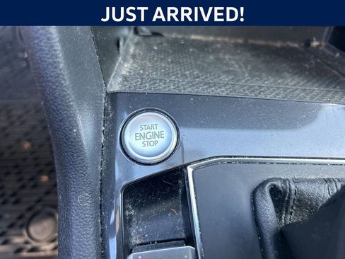 Used 2020 Volkswagen Tiguan SE w/ Panoramic Sunroof Package image 18