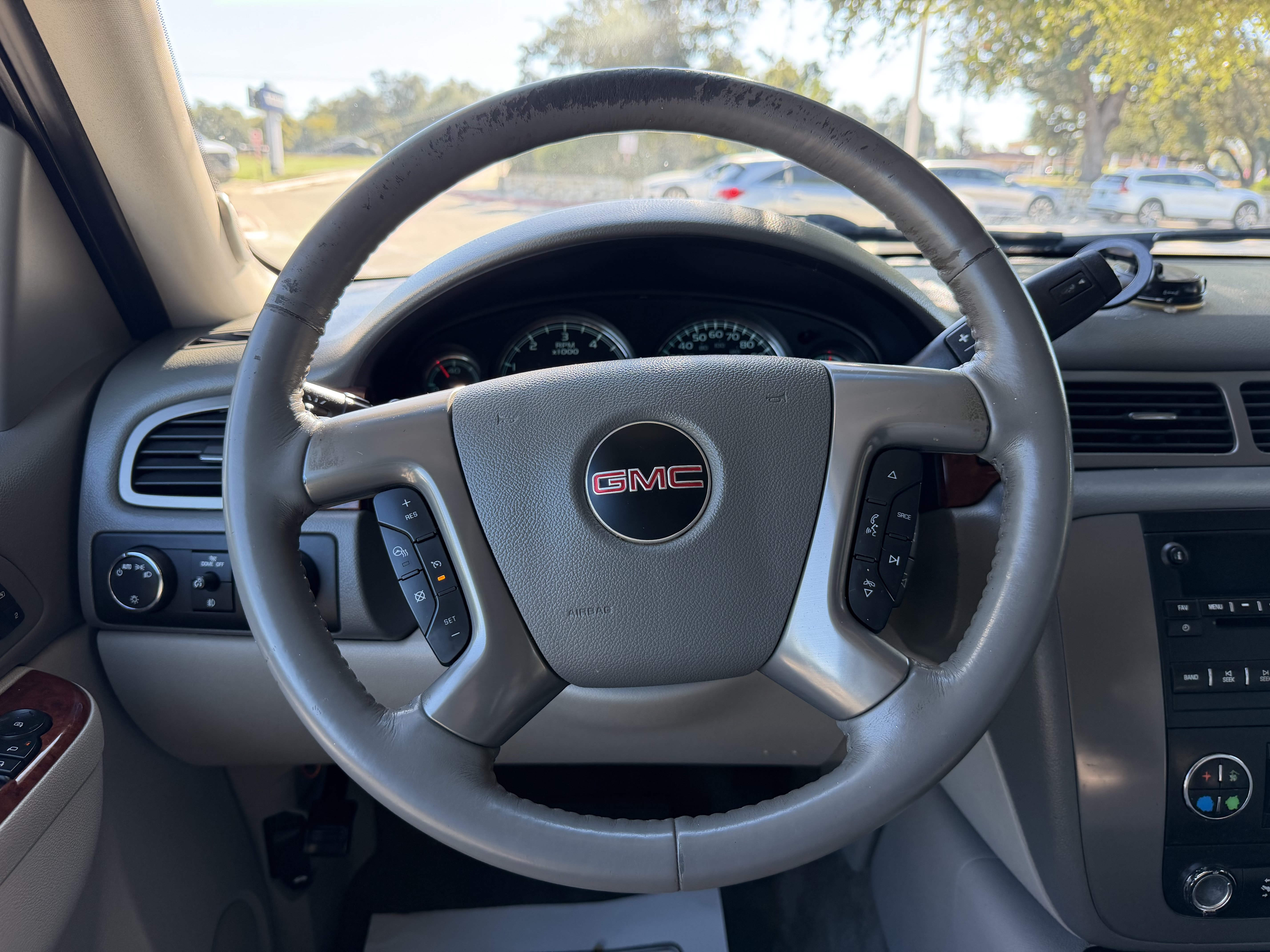 Used 2012 GMC Yukon SLT w/ SLT-2 Equipment Package AWD/4WD image 18
