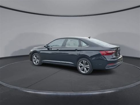 Used 2023 Volkswagen Jetta SE image 6