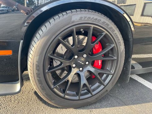 Used 2016 Dodge Challenger SRT Hellcat image 8