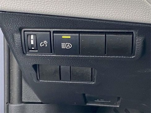 Used 2023 Toyota Corolla Cross L image 16